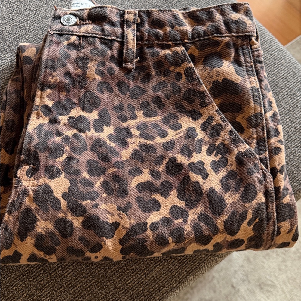 Abercrombie & Fitch Leopard Print Wide Leg Jeans - Brown and Black - Picture 4 of 4